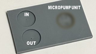 マイクロポンプ一体型カード：ラボオンチップに革新をもたらす技術